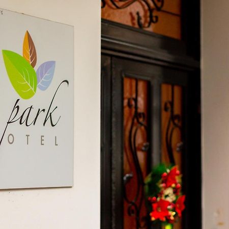 V Park Hotel Tbilisi Exterior foto